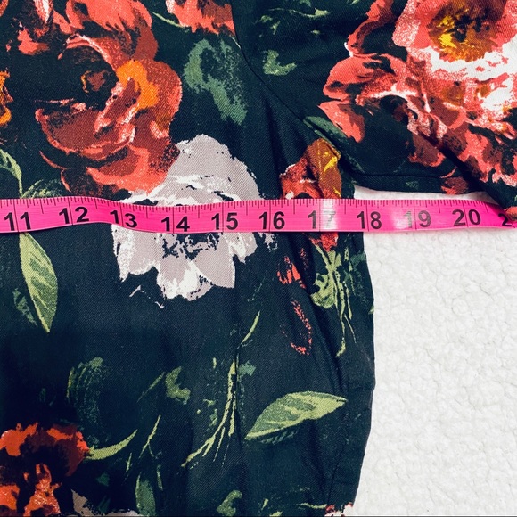 Embroidered Lace Floral Crop Tee - Picture 7 of 8